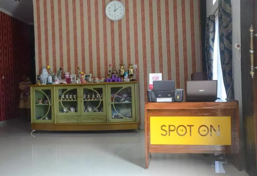 ホテル Oyo 1988 Pondok Seril