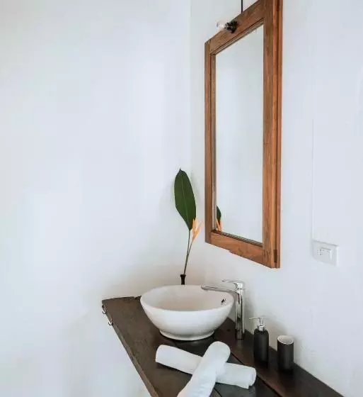 استراحتگاه Inhale @ Hill