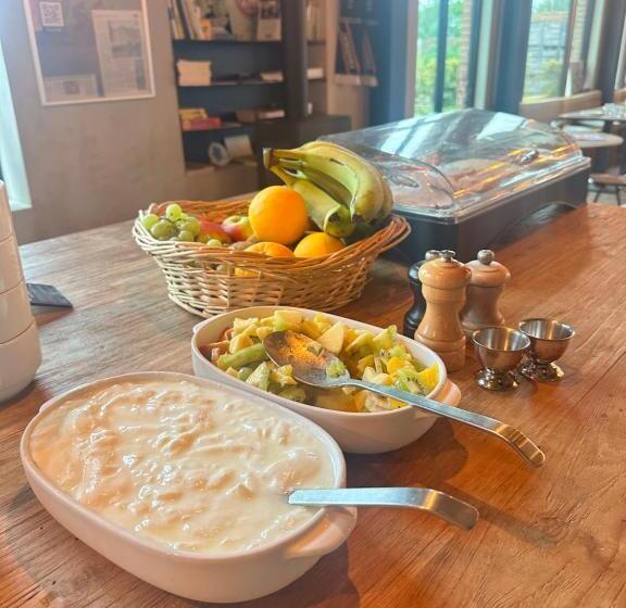 هتل Café Coureur Borgloon