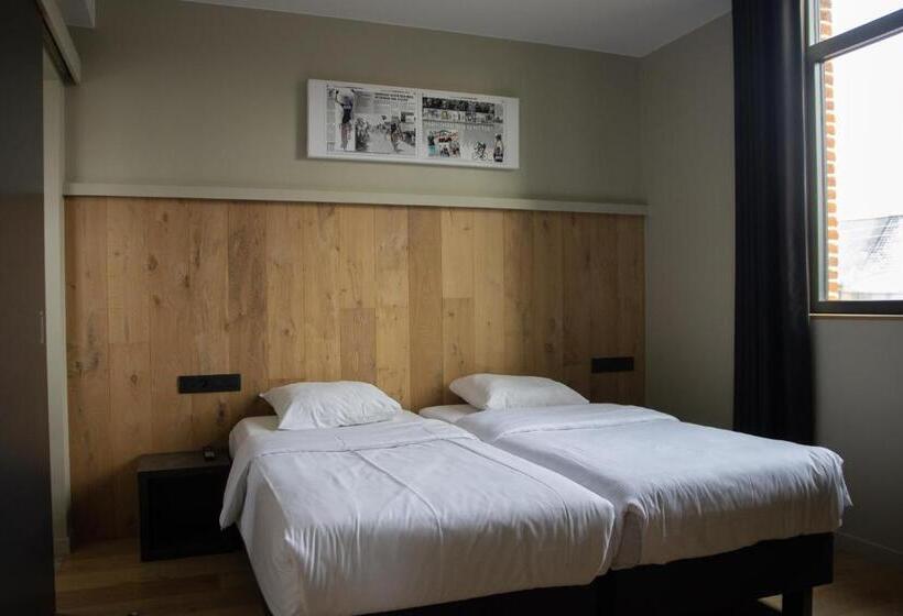 هتل Café Coureur Borgloon