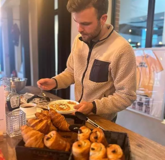 هتل Café Coureur Borgloon