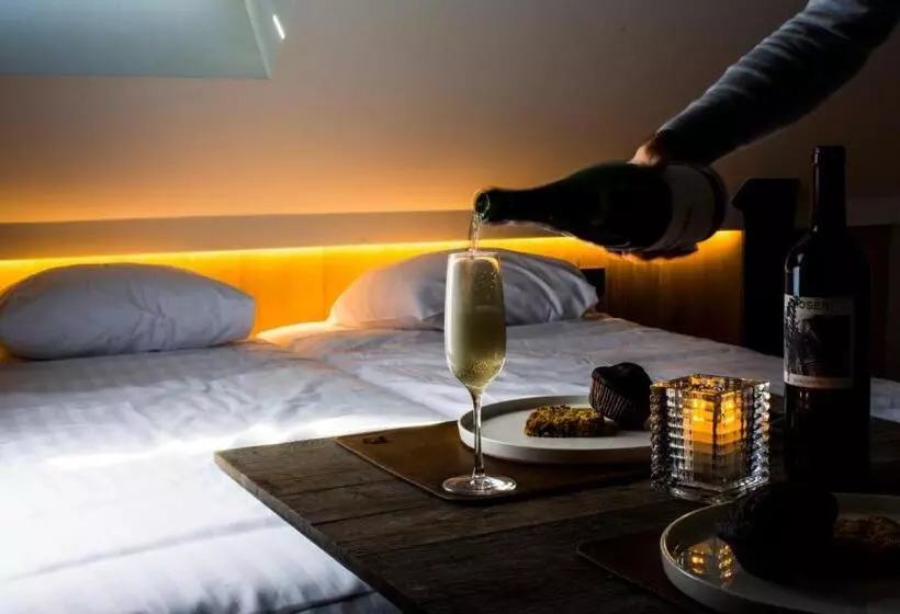 هتل Café Coureur Borgloon