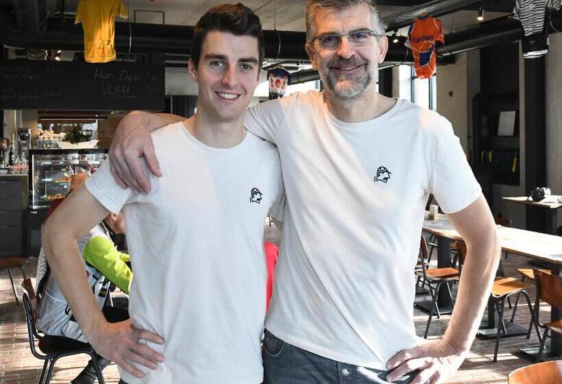 هتل Café Coureur Borgloon