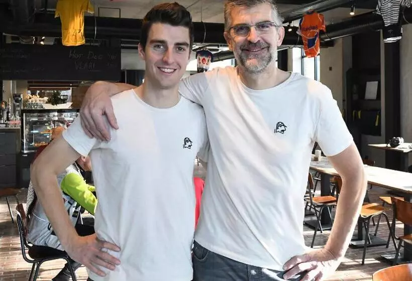 هتل Café Coureur Borgloon