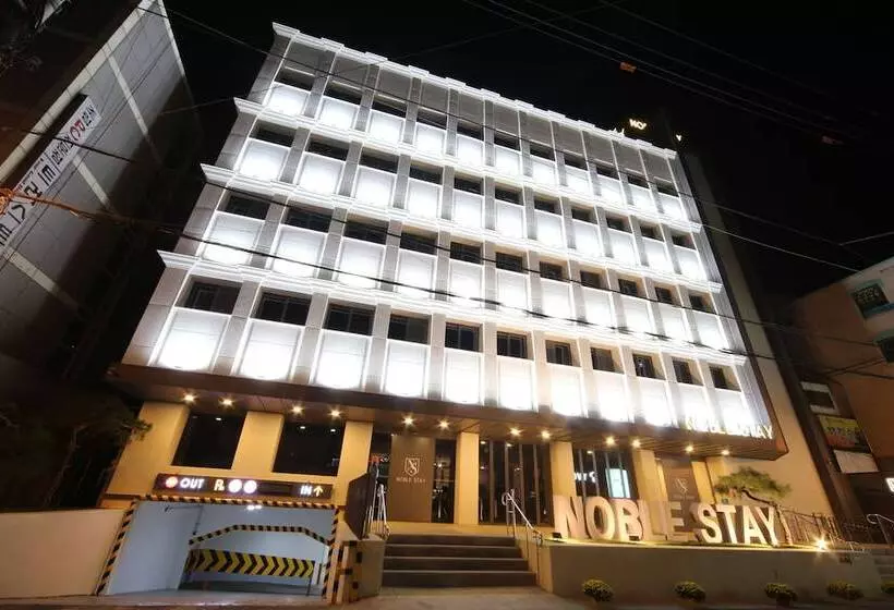 Hotelli Noblestay