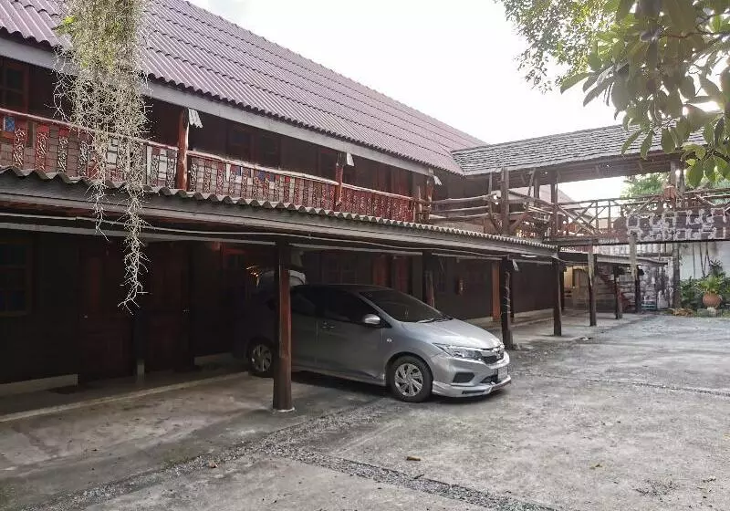 پانسیون Baan Lanna Resort