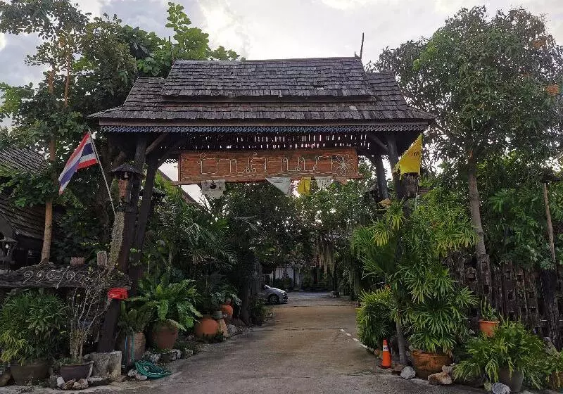 پانسیون Baan Lanna Resort