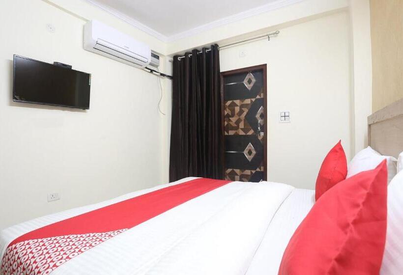 Отель O A P Residency