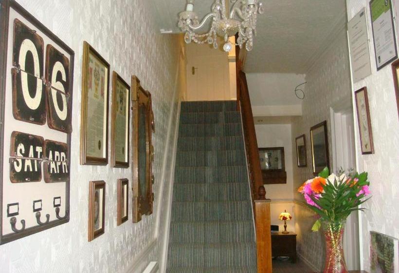 펜션 Broadlands Guest House