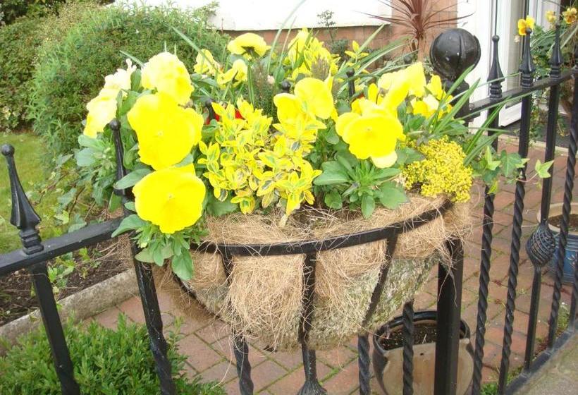 펜션 Broadlands Guest House