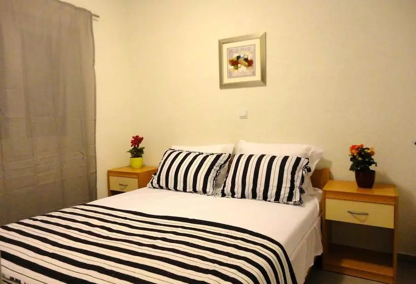 Paradise Apartments   Robinson Getaway