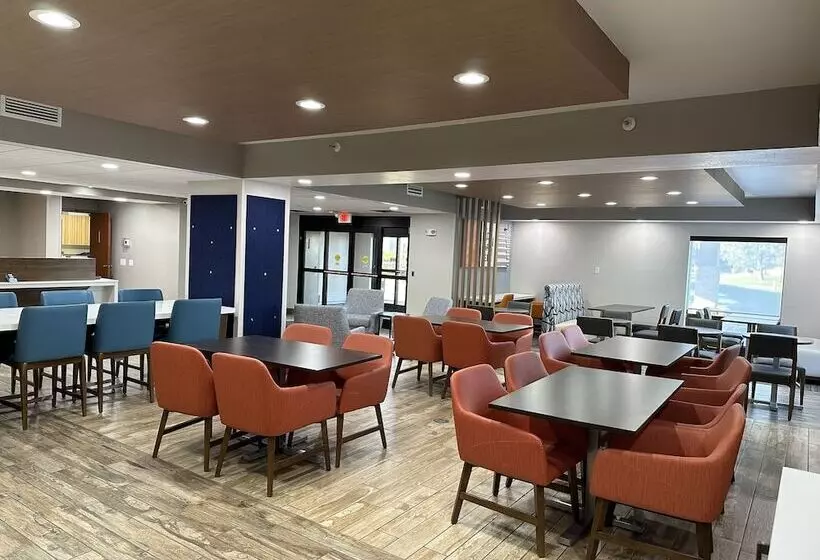 ホテル Holiday Inn Express & Suites Eden Prairie   Minneapolis, An Ihg
