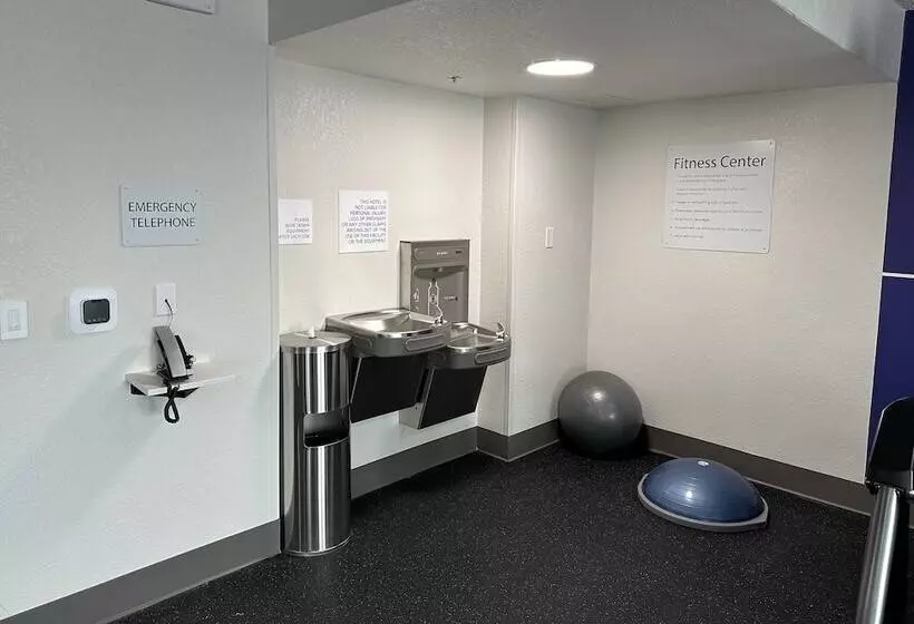 ホテル Holiday Inn Express & Suites Eden Prairie   Minneapolis, An Ihg