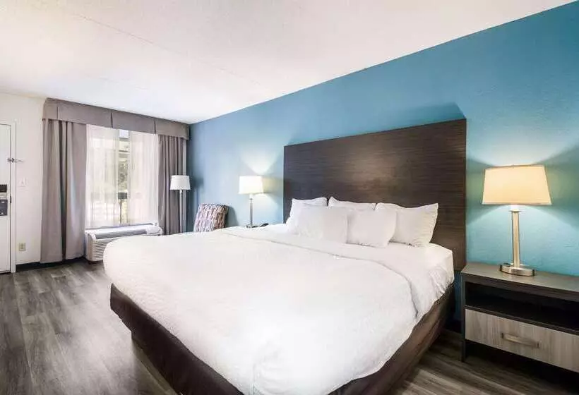 Hotel Clarion Inn Cleveland Near University