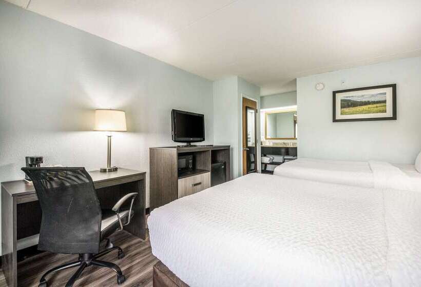 בית מלון כפרי Clarion Inn Cleveland Near University