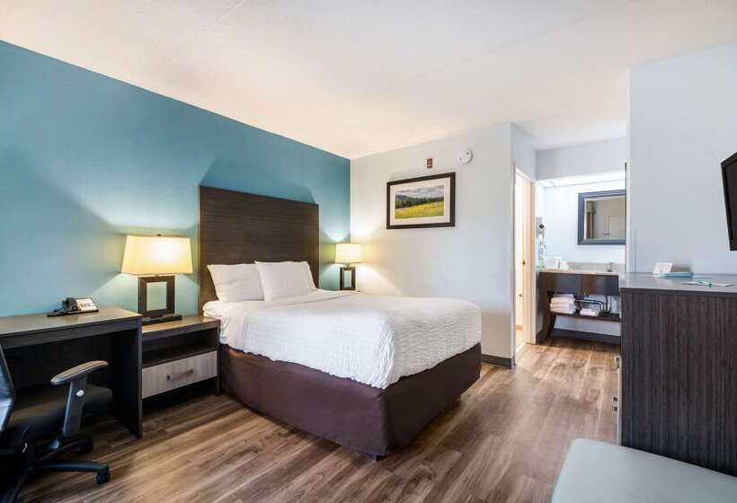 בית מלון כפרי Clarion Inn Cleveland Near University