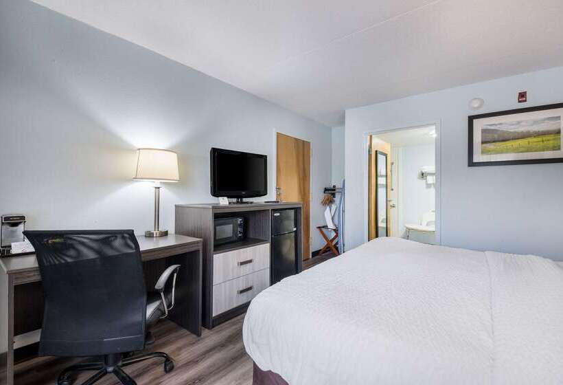 בית מלון כפרי Clarion Inn Cleveland Near University