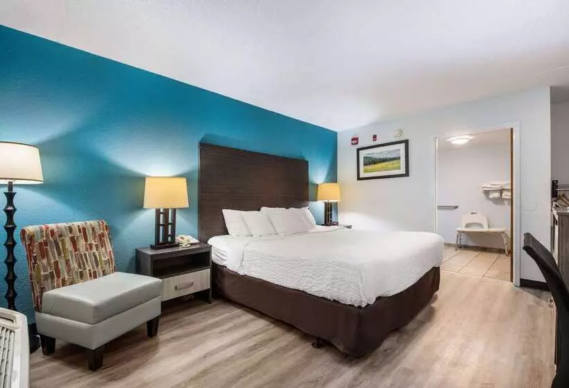 Hotel Clarion Inn Cleveland Near University