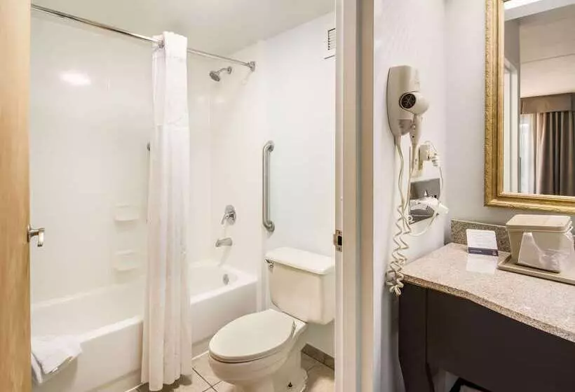 Hotel Clarion Inn Cleveland Near University