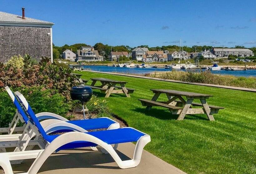 هتل Green Harbor Resort