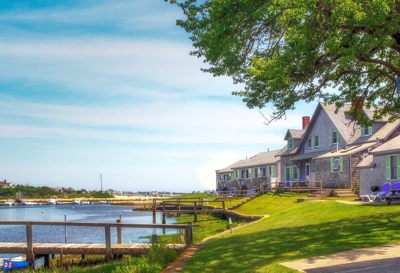 هتل Green Harbor Resort