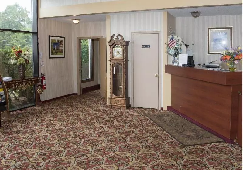 Отель Hampton Falls Inn