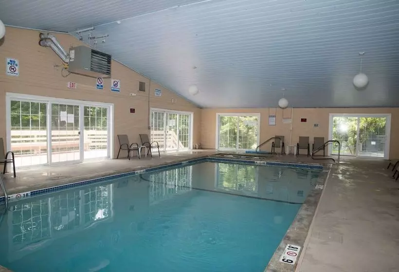 Отель Hampton Falls Inn