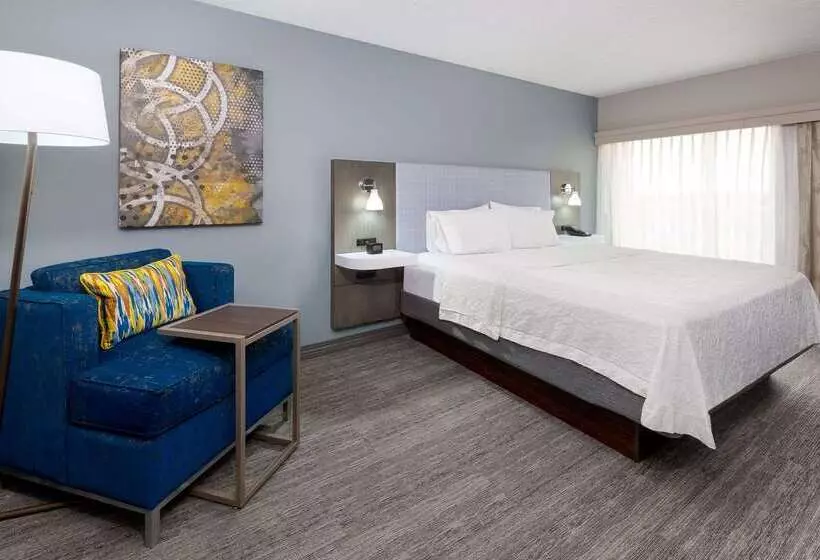 هتل Hampton Inn & Suites Kansas City Country Club Plaza