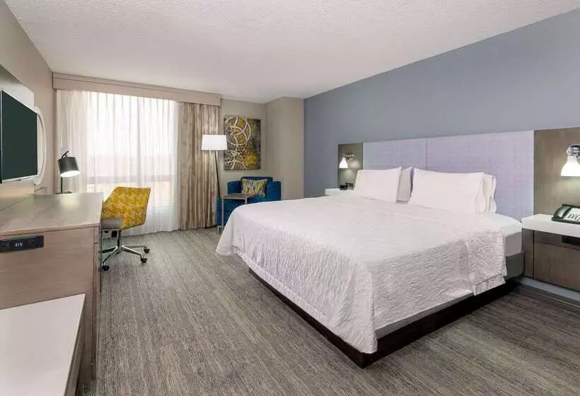 هتل Hampton Inn & Suites Kansas City Country Club Plaza
