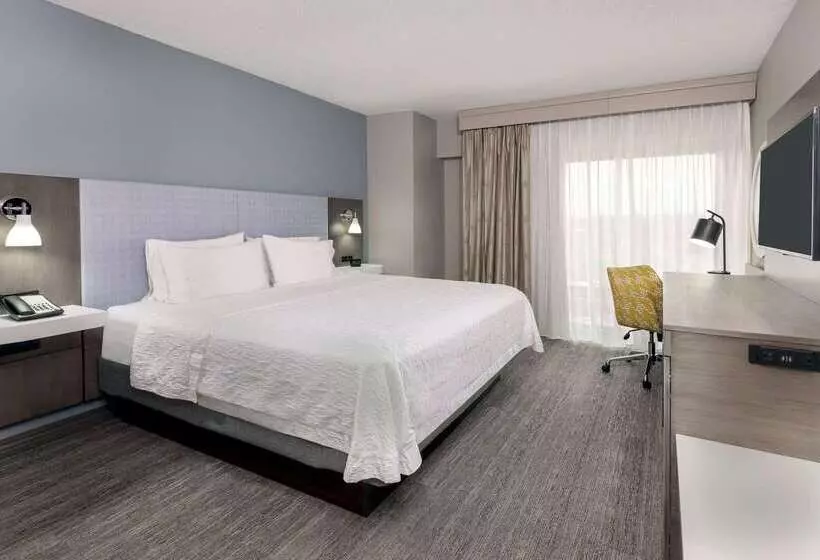 هتل Hampton Inn & Suites Kansas City Country Club Plaza