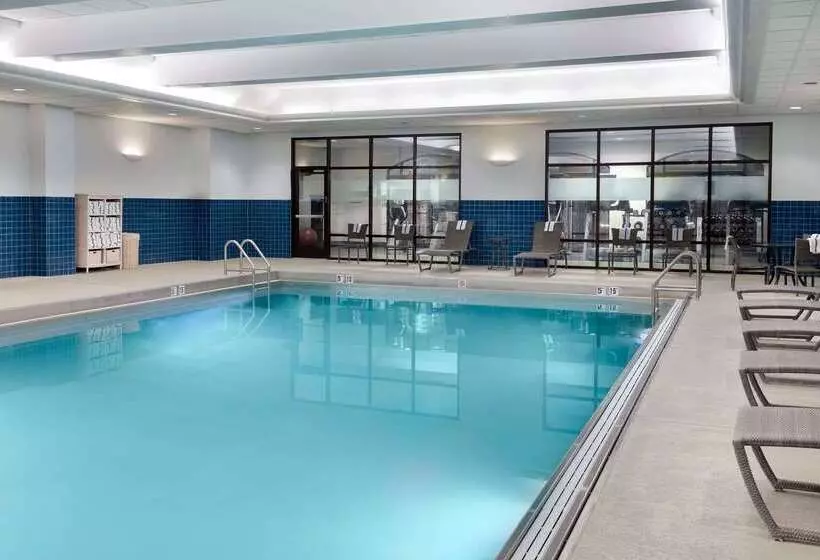 هتل Hampton Inn & Suites Kansas City Country Club Plaza