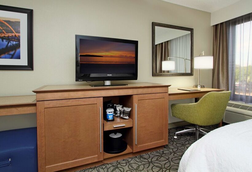 هتل Hampton Inn Austin/airport Area South