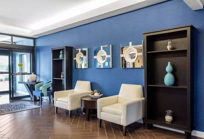 Отель Hampton Inn Douglas