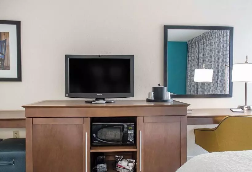 Отель Hampton Inn Douglas