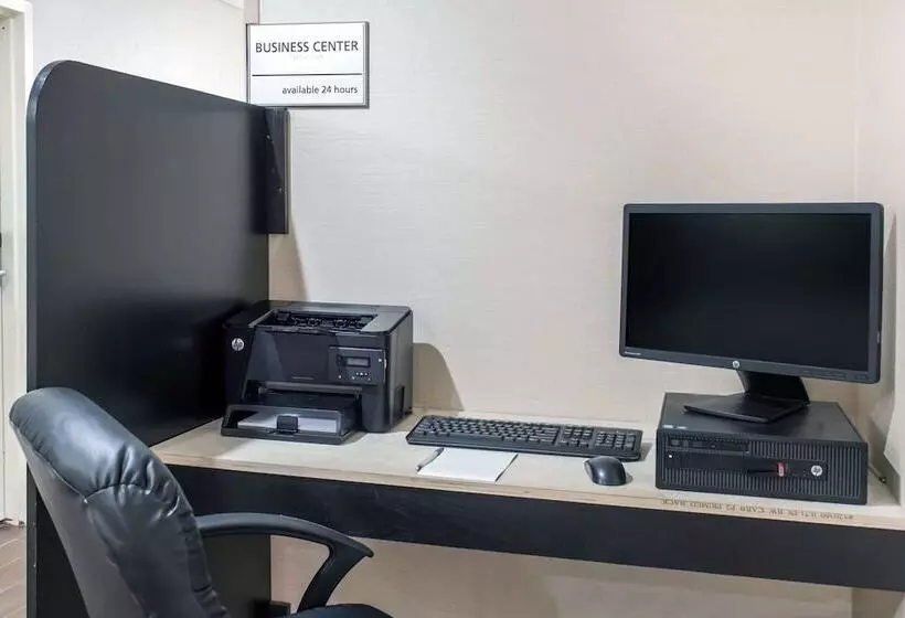 Отель Hampton Inn Douglas