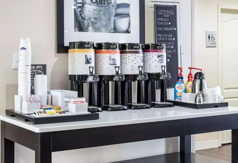 Отель Hampton Inn Douglas