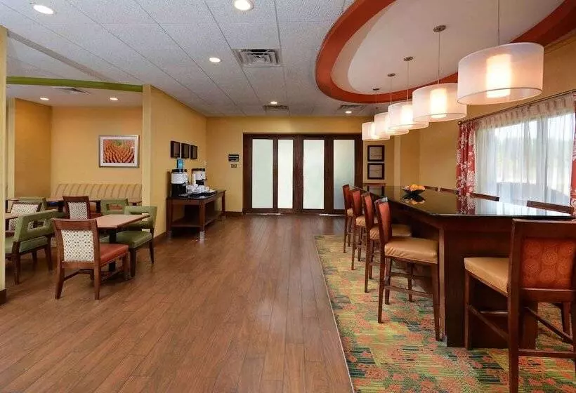 هتل Hampton Inn Fayetteville Fort Liberty