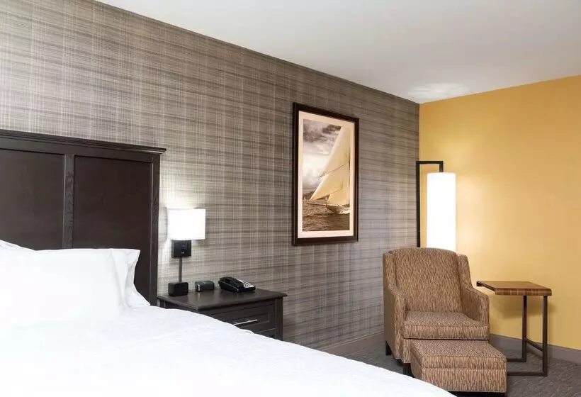 Отель Hampton Inn Holland