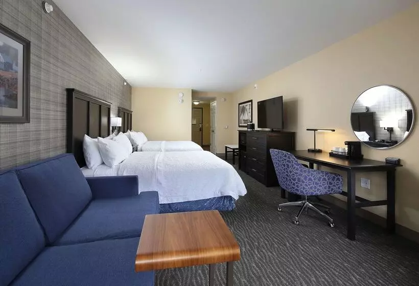 Отель Hampton Inn Holland