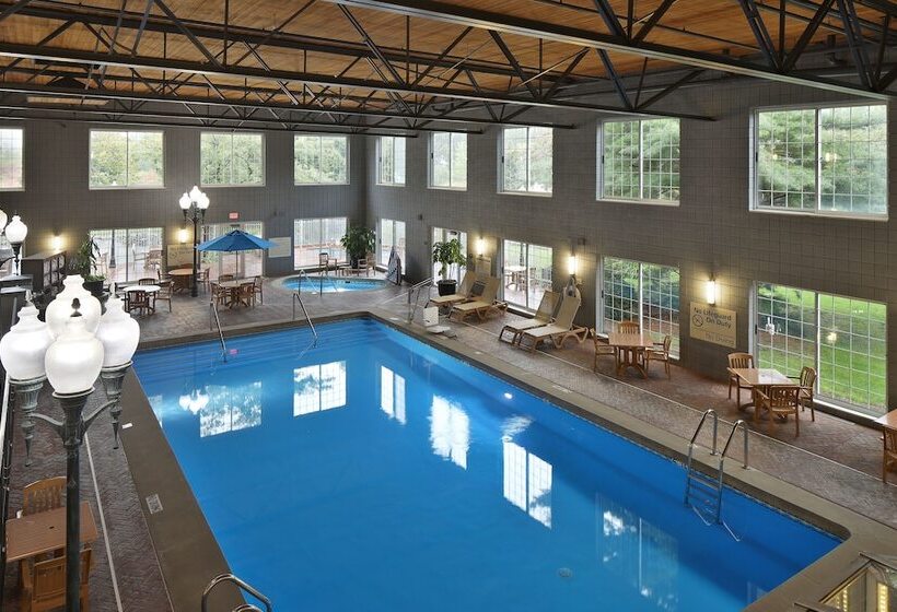 Отель Hampton Inn Holland