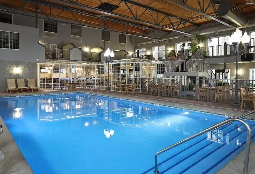 Отель Hampton Inn Holland