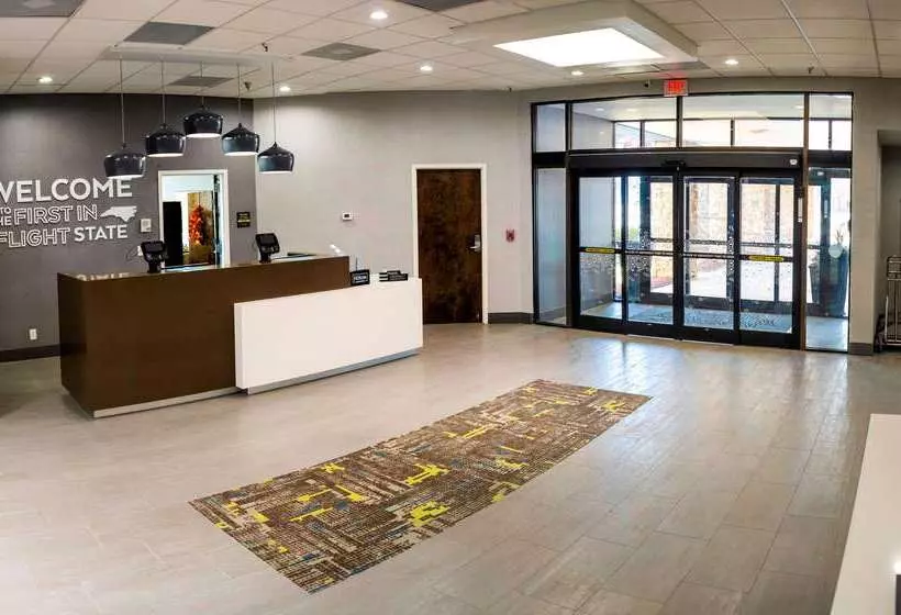 هتل Hampton Inn Kinston