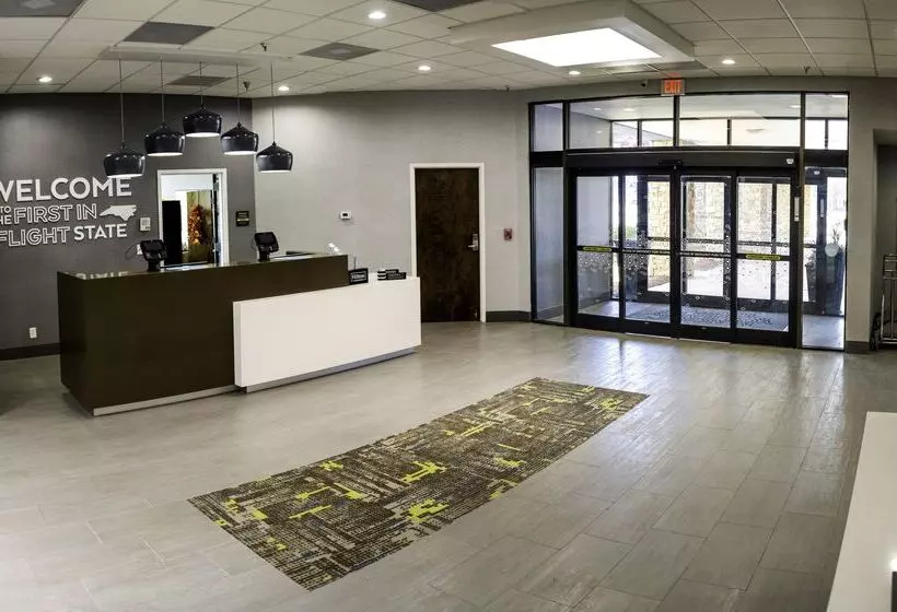 هتل Hampton Inn Kinston
