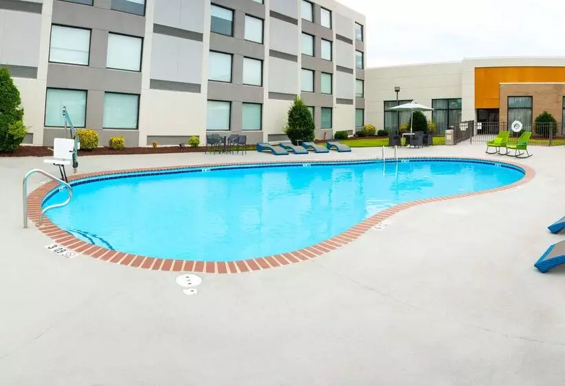 هتل Hampton Inn Kinston