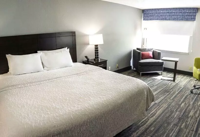 هتل Hampton Inn Kinston