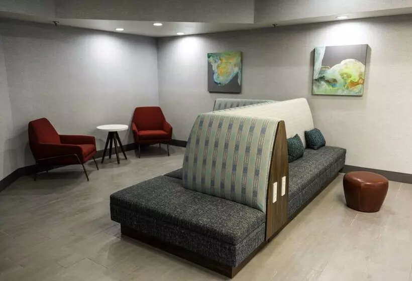 هتل Hampton Inn Kinston