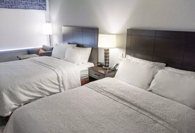 هتل Hampton Inn Kinston