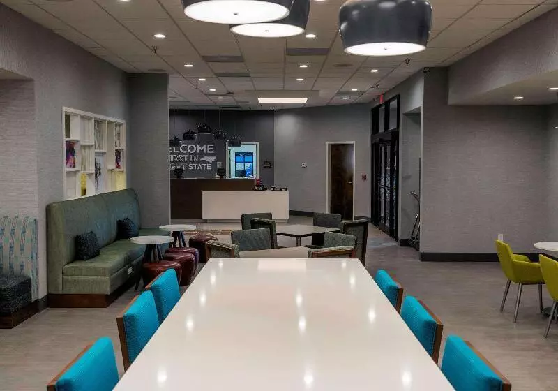 هتل Hampton Inn Kinston