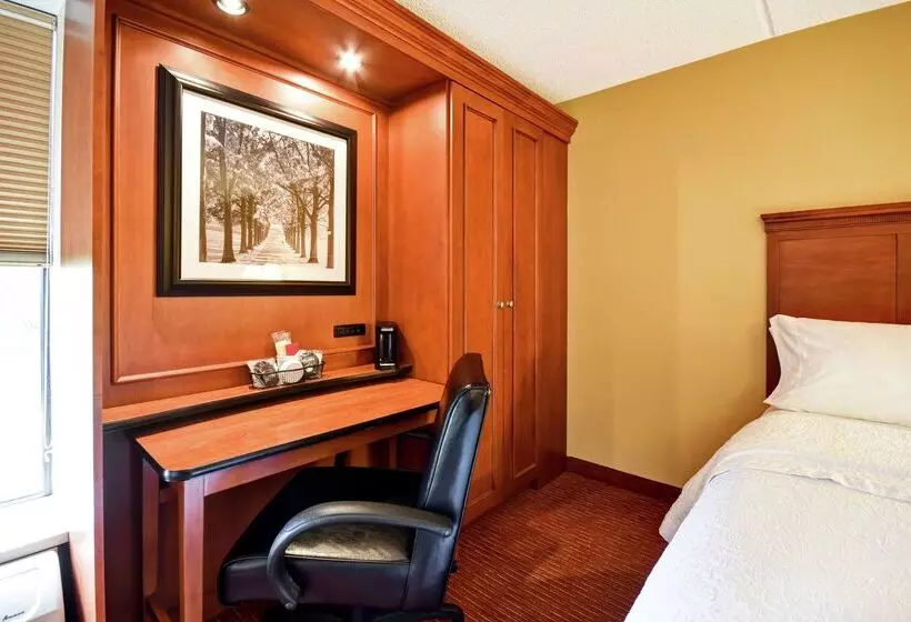 ホテル Hampton Inn Louisvilleairport