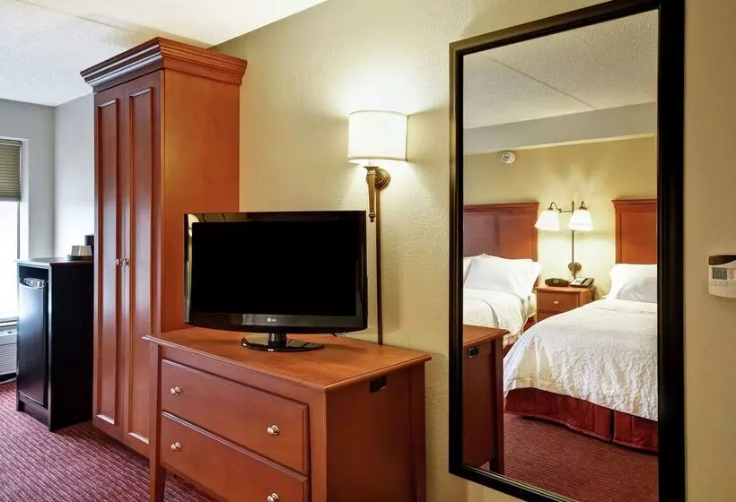 ホテル Hampton Inn Louisvilleairport